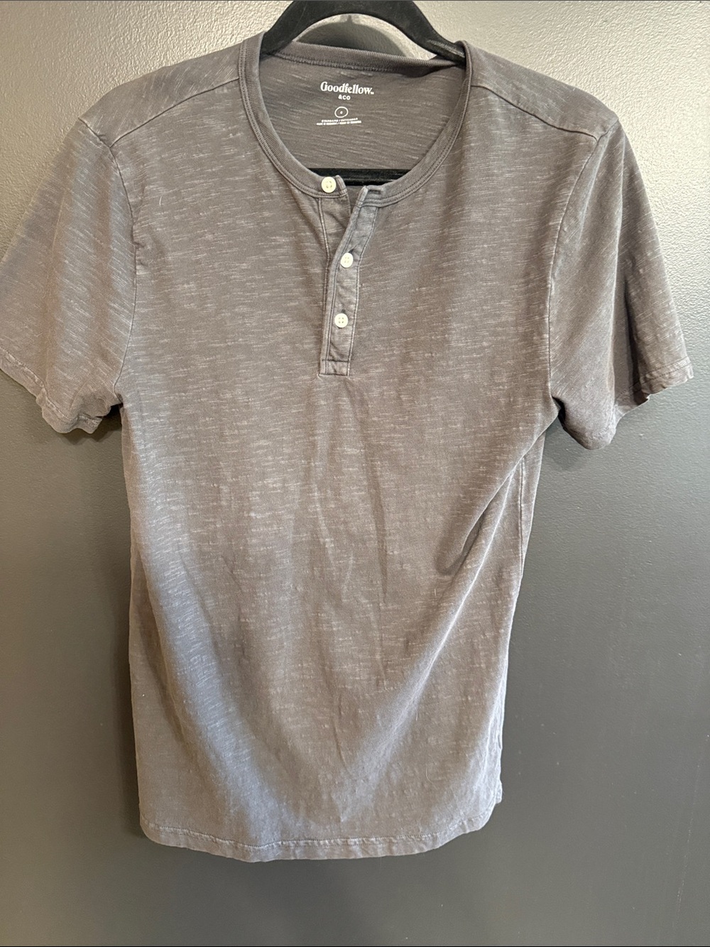 Goodfellow & Co Men's Short-Sleeve Henley in Charcoal